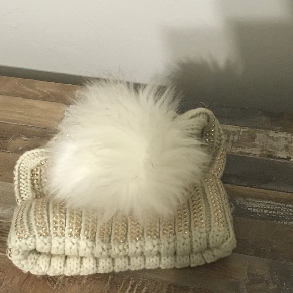 Beanie w/Studs & Fur - Picture 2 of 2
